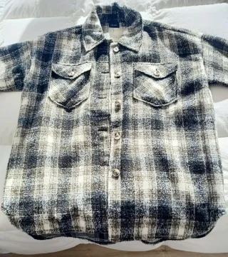 Camisa de cuadros gris y blanca