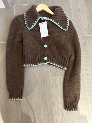 Cárdigan Zara marrón con cuello Peter Pan