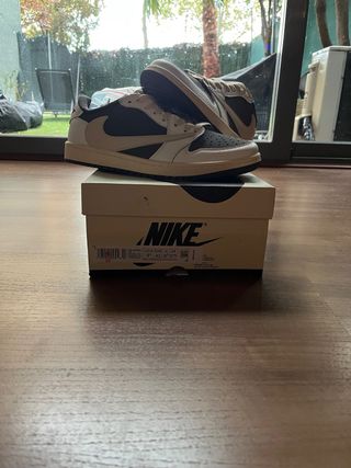 Nike Air Jordan 1 x Travis Scott Marrones