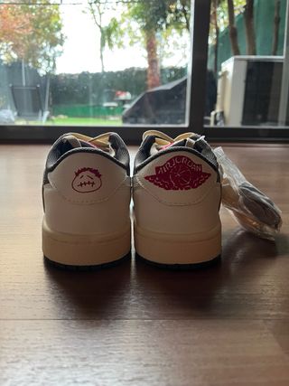 Nike Air Jordan 1 x Travis Scott Marrones