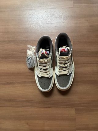 Nike Air Jordan 1 x Travis Scott Marrones