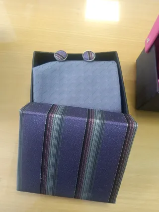 Corbatas y gemelos a rayas