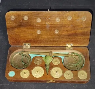 Antigua Balanza de precisión para monedas de oro