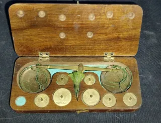 Antigua Balanza de precisión para monedas de oro