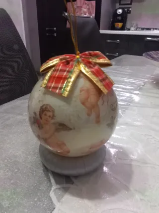 Palla decorata decoupage con angeli