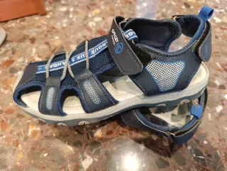 Sandalias niño Oakley y Lois