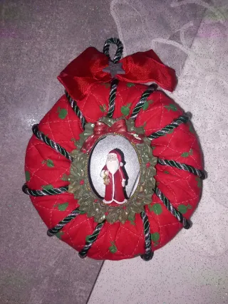 Ghirlanda natalizia fatta a mano con Babbo Natale
