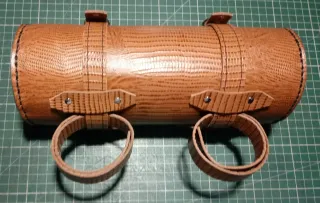 Rulos/Porta herramientas de cuero hechos a mano.