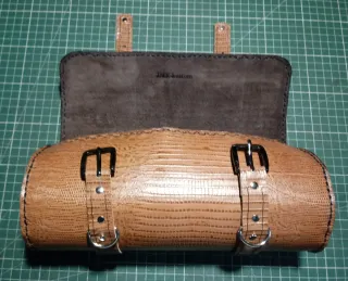 Rulos/Porta herramientas de cuero hechos a mano.