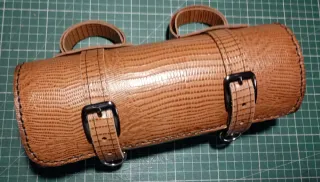 Rulos/Porta herramientas de cuero hechos a mano.