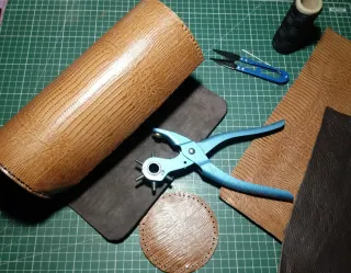 Rulos/Porta herramientas de cuero hechos a mano.