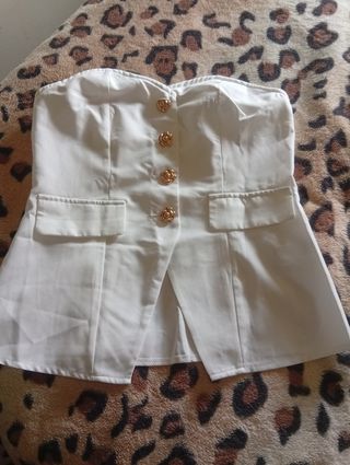 Top blanco y negro son  talla L