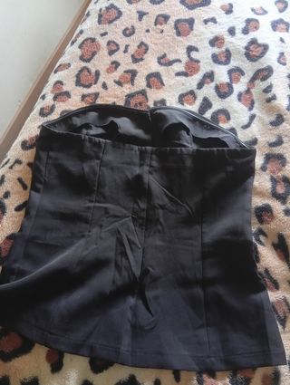 Top blanco y negro son  talla L