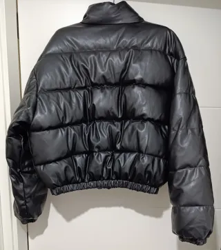 Cazadora acolchada efecto piel mujer