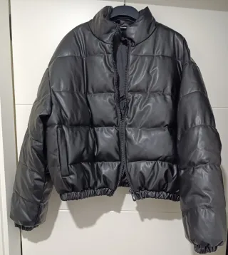 Cazadora acolchada efecto piel mujer