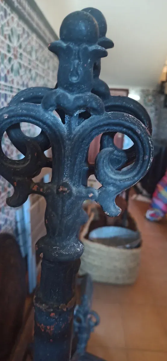 Leñero extensible forja negro.