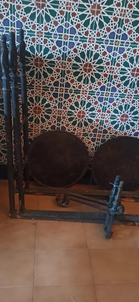 Leñero extensible forja negro.