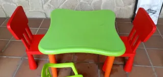 Mesa y 2 Sillas Resina Niños