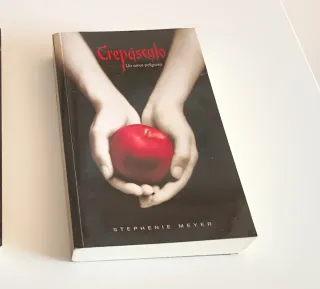Crepúsculo (Saga Crepúsculo 1) (Spanish Edition)