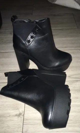 Botines de tacón negros
