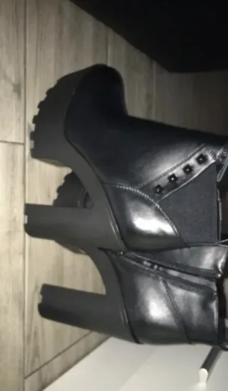 Botines de tacón negros