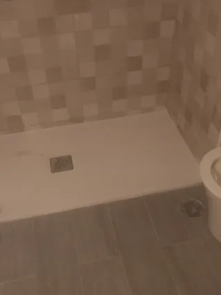 Se ofrece albañil fontaneria tejados alicatado etc