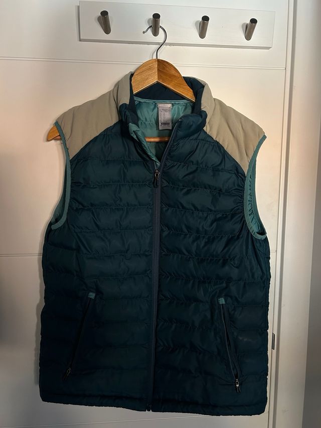 Chaleco acolchado verde y beige