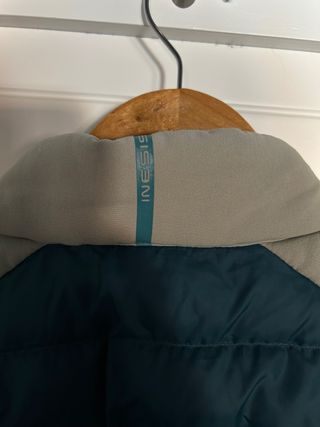 Chaleco acolchado verde y beige