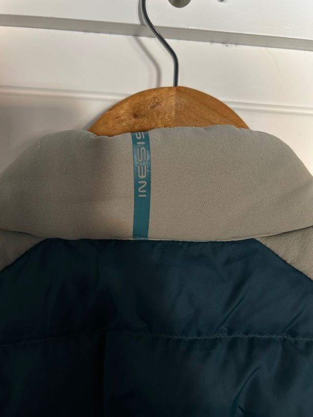 Chaleco acolchado verde y beige