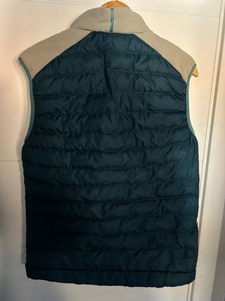 Chaleco acolchado verde y beige