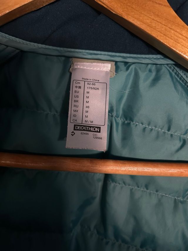 Chaleco acolchado verde y beige