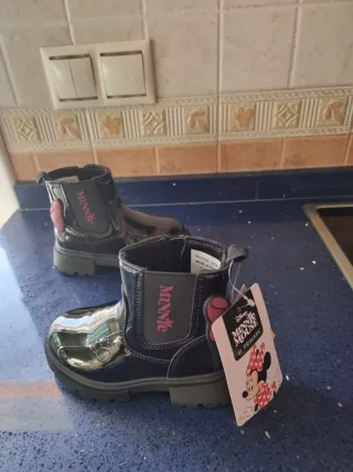 Botas Minnie Mouse niña Talla 24 charol