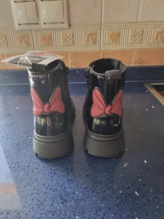 Botas Minnie Mouse niña Talla 24 charol