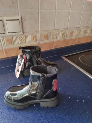 Botas Minnie Mouse niña Talla 24 charol