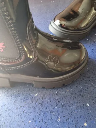 Botas Minnie Mouse niña Talla 24 charol