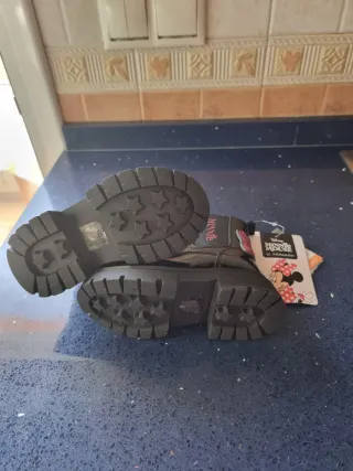 Botas Minnie Mouse niña Talla 24 charol