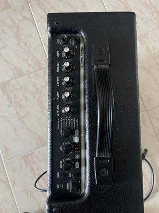 Amplificador Fender Mustang 1