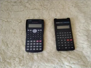 2 Calculadora Casio FX-82MS