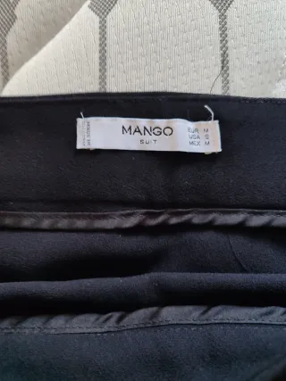 Falda negra con bolsillos