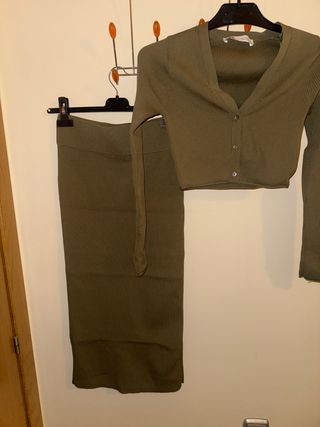 Conjunto Falda y Cárdigan Zara Verde Oliva