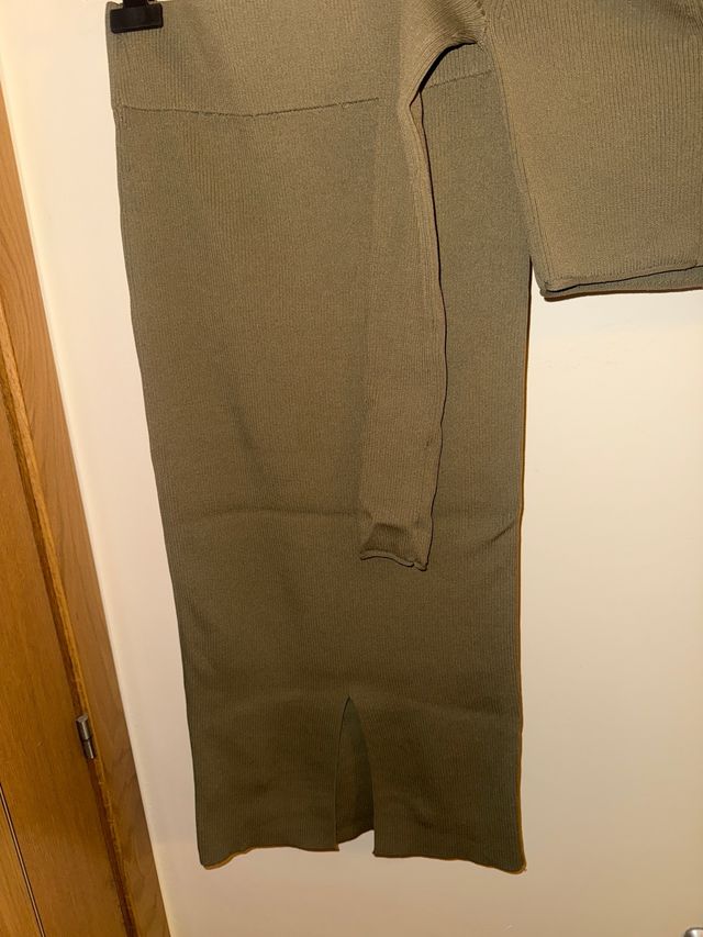 Conjunto Falda y Cárdigan Zara Verde Oliva