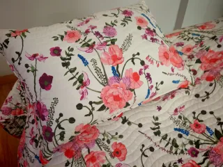 Colcha floral 197x260 cm, Clara Vidal.