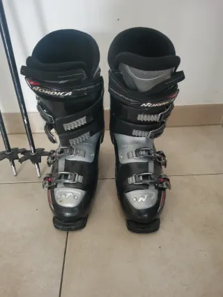 Esquís Head Cyber 24X con bastones y botas