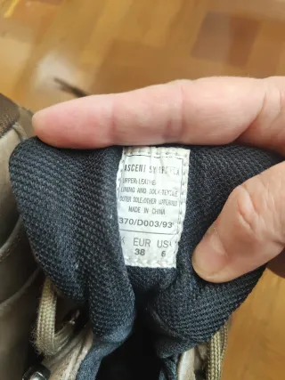 Botas de montaña marrones