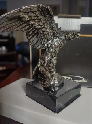 Figura Águila Bañada en Plata