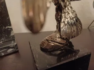 Figura Águila Bañada en Plata