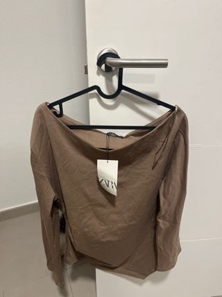 Camiseta Zara manga larga marrón