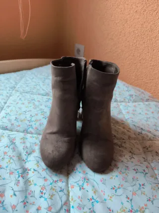 Botines beige tacón