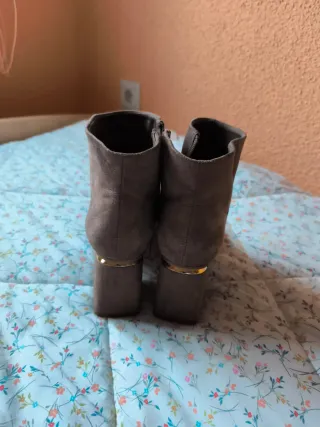 Botines beige tacón