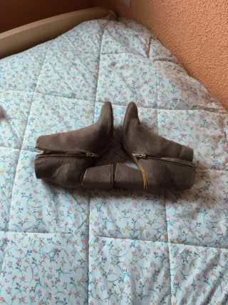 Botines beige tacón